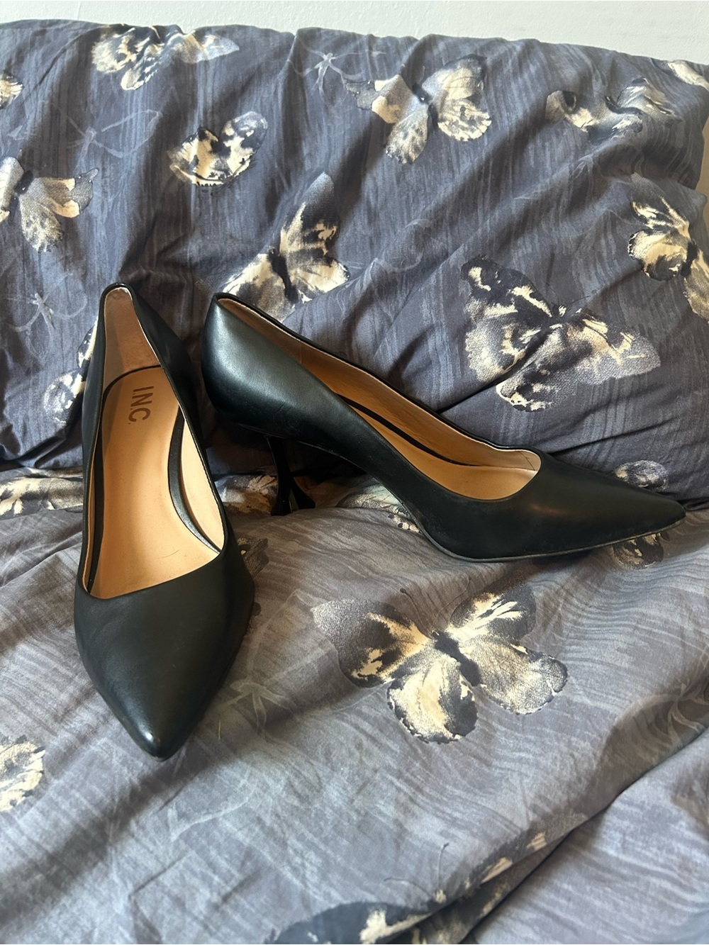 INC International Concepts Black Pointed-Toe Pumps with Mid Heel